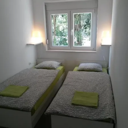 Jure Apartment *